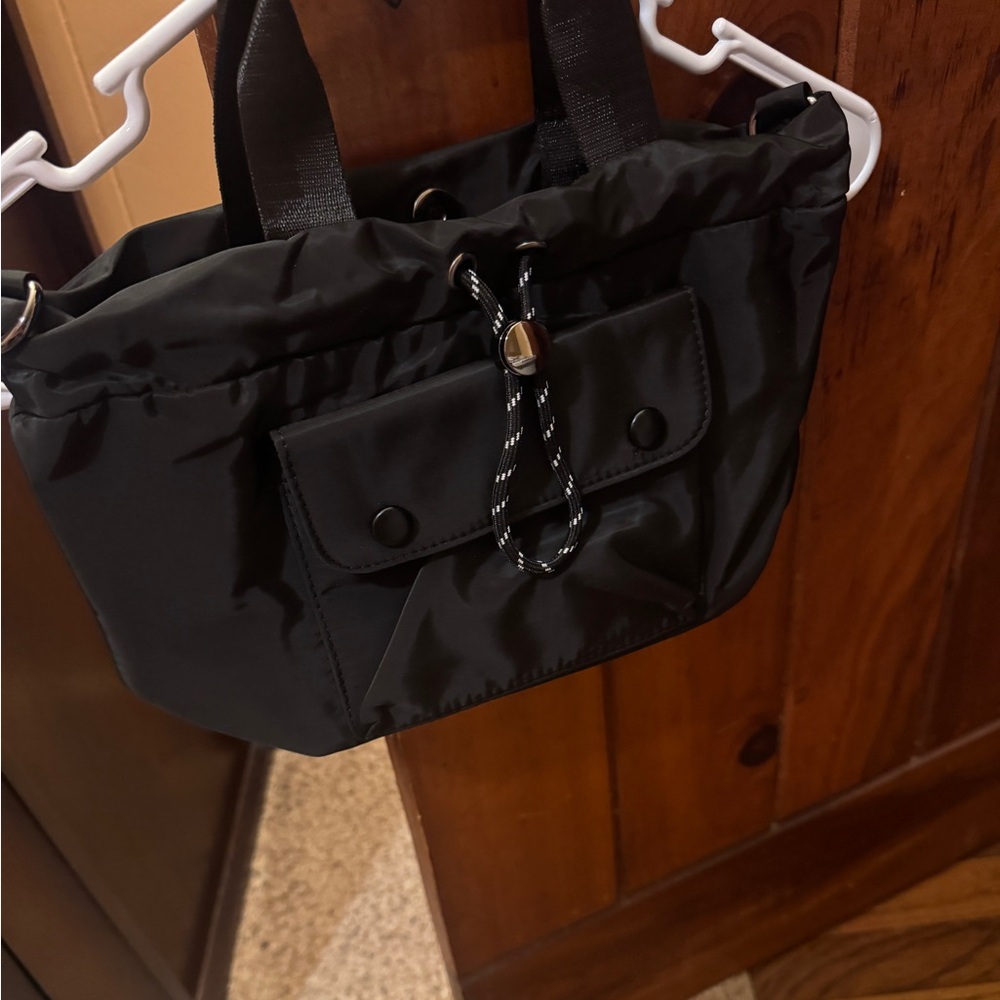 Stylish And Functional Ultra Light Crossbody Bag - image 1